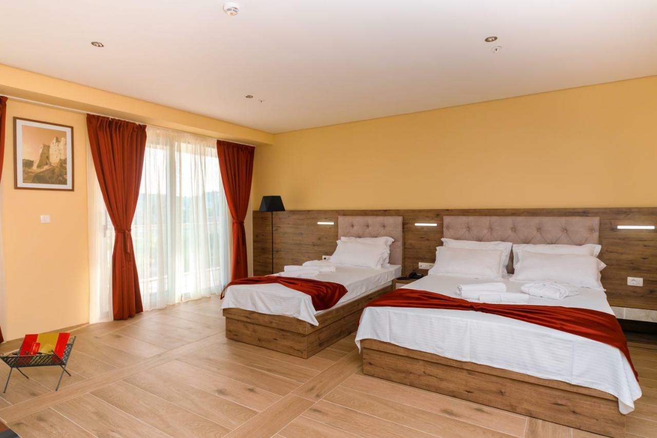 Hotel Franca Ulcinj Bagian luar foto